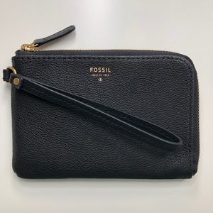 ✨NEW✨ Fossil Wristlet